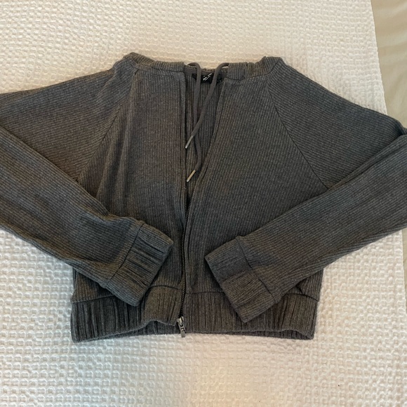 Urban outfitters cropped zip up - Picture 2 of 3